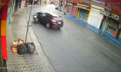 Vídeo: motociclista é arremessado ao ser atropelado por carro na contramão