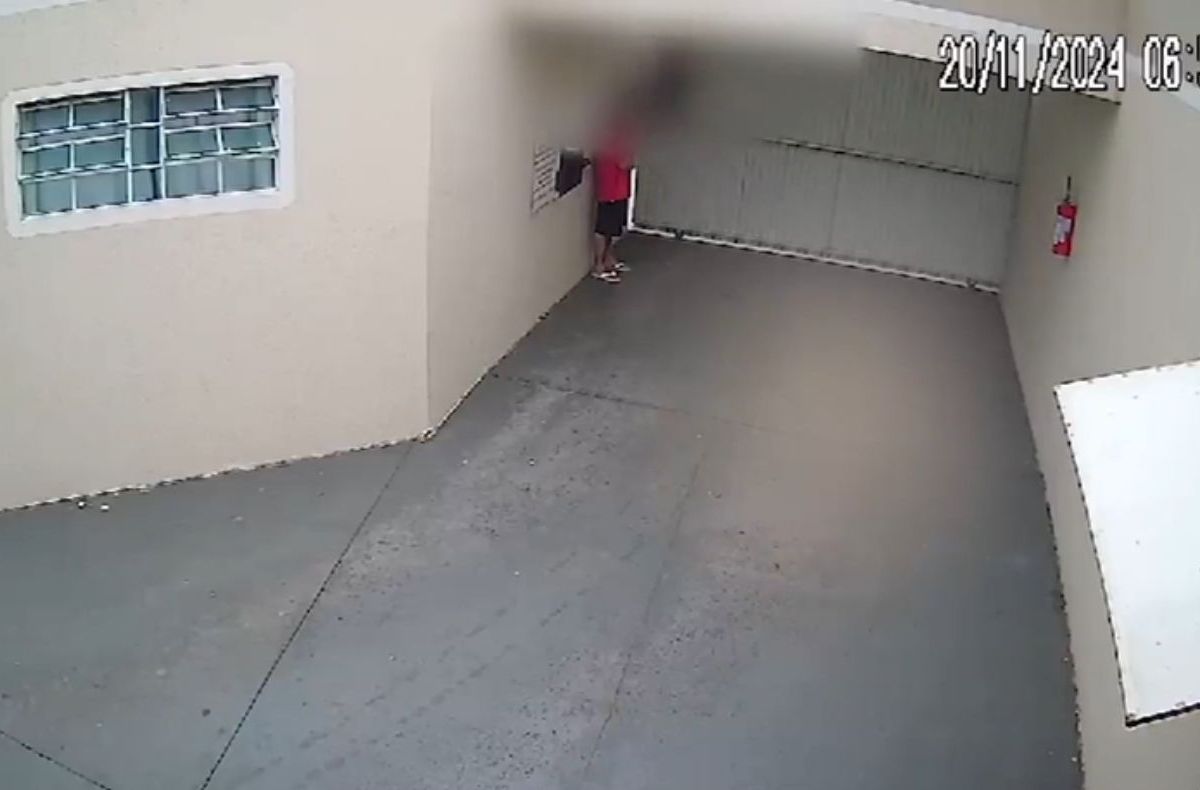 Vídeo: casal pula muro de motel e sai sem pagar a conta em SC | CNN Brasil