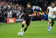 “Quase quebrei o pé”, diz Yuri Alberto, do Corinthians, sobre cabeça de porco