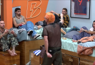 A Fazenda 16: briga generalizada na sede tem acusação de homofobia; entenda