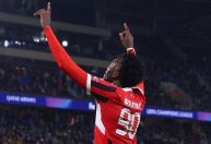 Milan vence Slovan Bratislava e dá salto na tabela da Champions League
