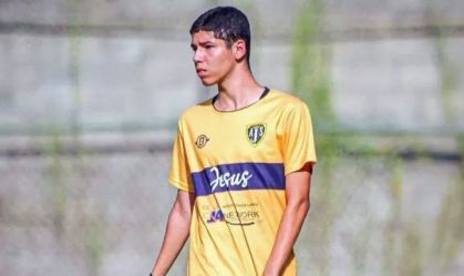 adolescente ônibus
