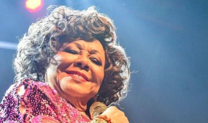 Alcione dedica show a Preta Gil em homenagem emocionante; veja o vídeo