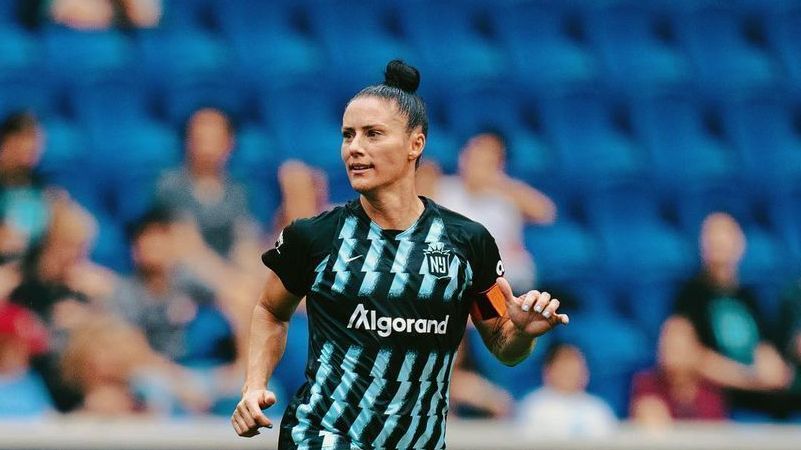 A ex-zagueira Ali Krieger, bicampeã mundial pelos EUA • Instagram/Ali Krieger