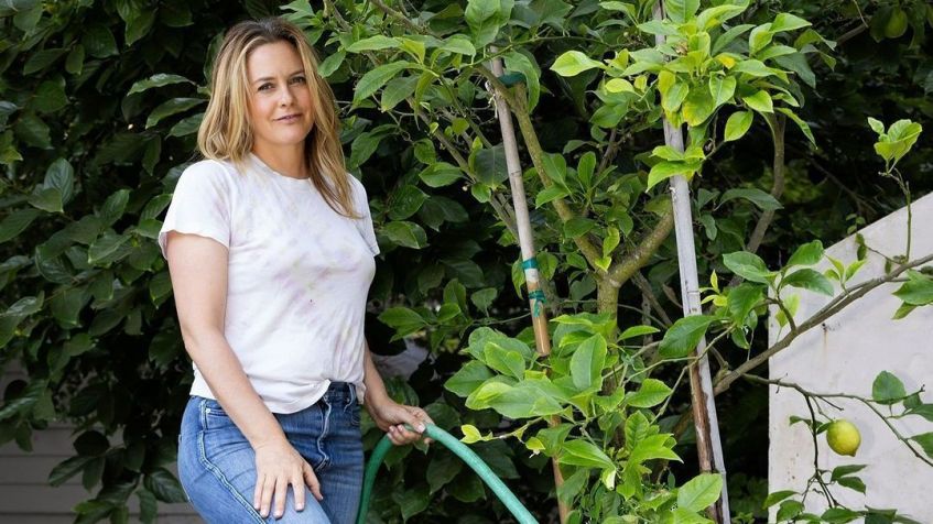 Alicia Silverstone é vegana desde 1998 e já escreveu dois livros sobre o veganismo • Instagram/Alicia Silverstone