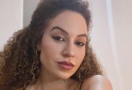 Vítima de racismo, Ananda nega traição com ex de Minerato: "Parem de me atacar"
