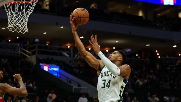 Antetokounmpo em ação pelo Bucks