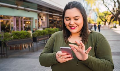 80% dos usuários de app de namoro querem ver beleza natural, diz estudo