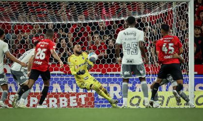 Athletico-PR levou a melhor sobre o Atlético-MG no último sábado