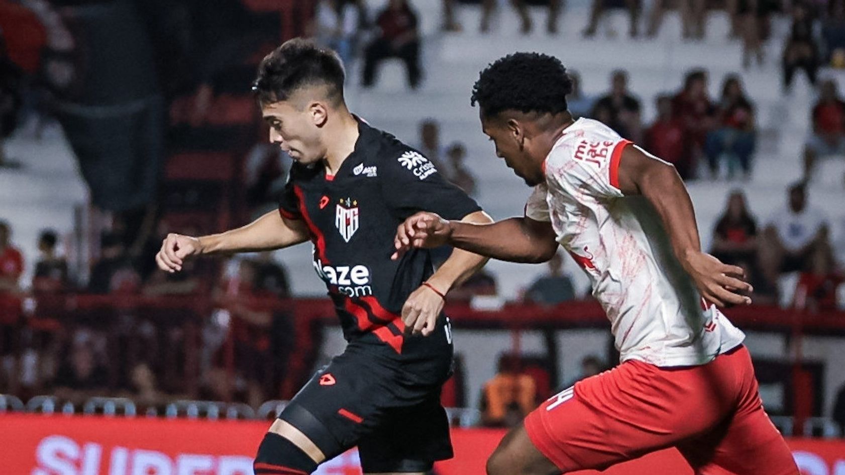 Lance de Atlético-GO x Red Bull Bragantino pelo Brasileirão