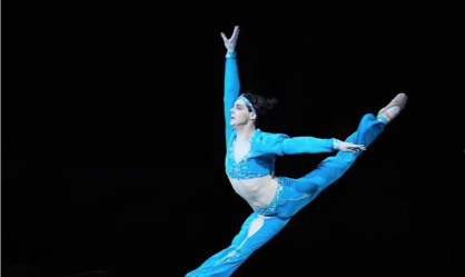 Bailarino russo Vladimir Shklyarov morre após cair de prédio