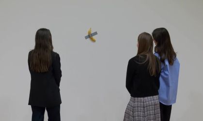 Banana é arrematada por R$ 35 milhões em leilão de arte
