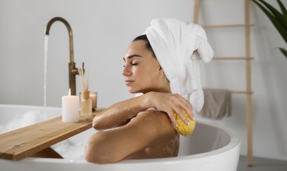 Posso trocar sabonete por óleo de banho? Especialistas explicam