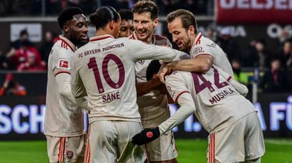 Jogadores do Bayern de Munique comemoram o gol de Musiala