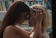 "Bem-vinda de Volta": romance lésbico com Mayana Neiva será exibido na TV
