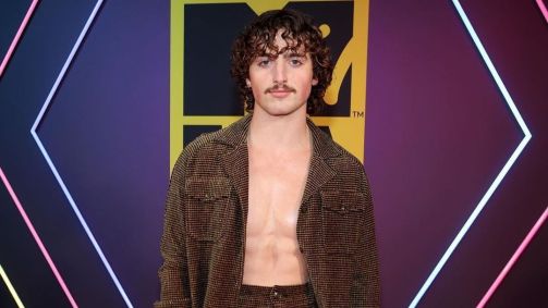 Benson Boone no tapete vermelho do MTV EMA 2024