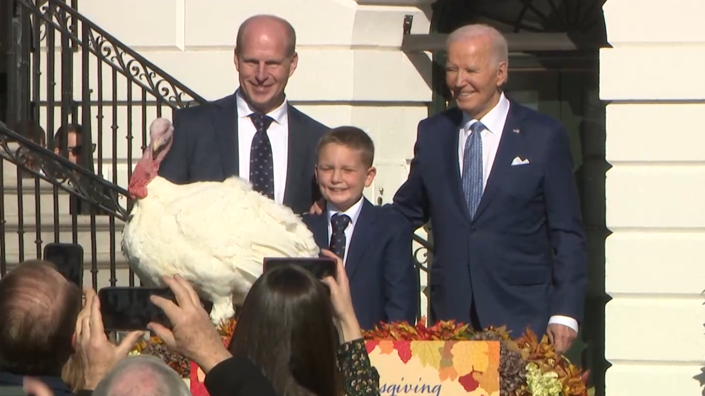 Joe Biden perdoa perus durante tradição do Dia de Ação de Graças