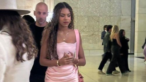 Blue Ivy comparece na première de "Wicked" com vestido inspirado em Glinda, personagem de Ariana Grande