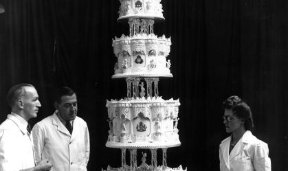 Fatia de bolo de casamento real é vendida por R$ 20 mil