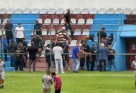 Invasão de campo e homem armado marcam jogo da Quarta Divisão do Rio