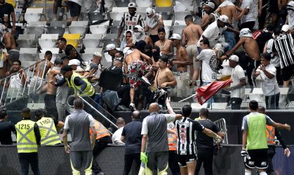 Copa do Brasil: fotógrafo atingido no pé por bomba passou noite em corredor de hospital