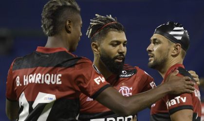 Bruno Henrique, Arrascaeta e Gabigol podem igualar Zico em número de títulos