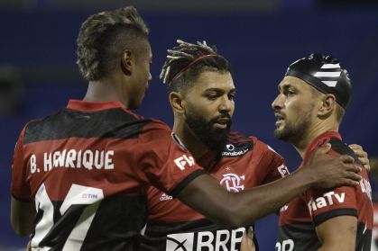 Bruno Henrique, Arrascaeta e Gabigol podem igualar Zico em número de títulos