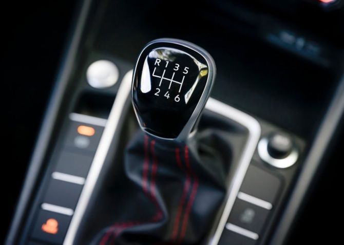 Nos EUA, o modelo tem opção de câmbio manual. Para o Brasil, porém, é possível que venha apenas a transmissão automática • Divulgação