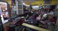 Acumuladores: mulher guarda comida vencida há 40 anos em casa