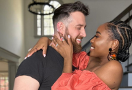 Casal da 1ª temporada de Casamento às Cegas comemora 6 anos de união; veja