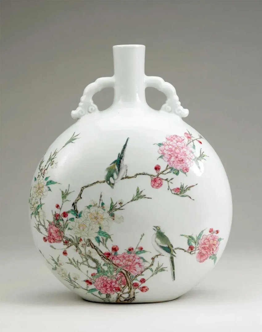 Frasco em formato de garrafa, dinastia Qing, Yongzheng, 1723-1735 • Curadores do Museu Britânico
