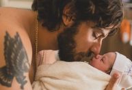 Nasce Ana, terceira filha de Chay Suede e Laura Neiva; veja 1ª foto