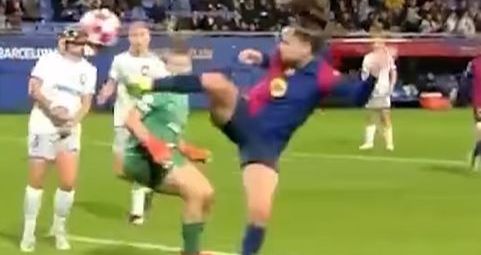 Claudia Pina marcou um golaço na vitória pela Champions League Feminina