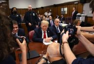 O que acontece com as ações judiciais contra Trump agora que ele foi reeleito?