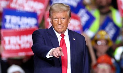 Trump promete ser "pacificador e unificador", mas quer Exército mais forte
