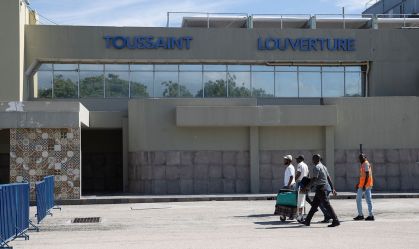 Haiti interrompe voos na capital após avião vindo dos EUA ser atingido por tiros