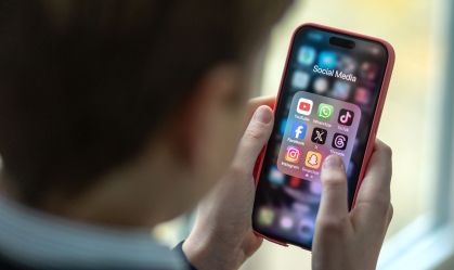 Austrália propõe lei que proíbe uso de redes sociais para menores de 16 anos
