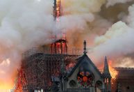Reconstrução de Notre-Dame: Relembre como foi o incêndio que destruiu igreja