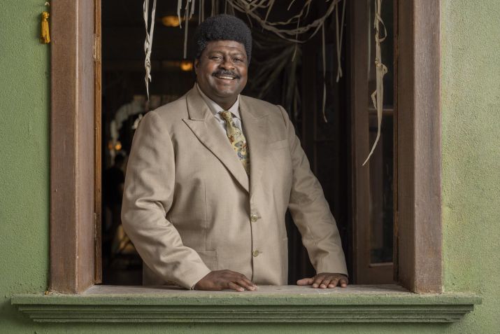 Cridemar Aquino vive Sebastião em "Garota do Momento" • Globo/ Fábio Rocha