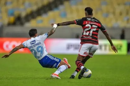 Cruzeiro e Flamengo se enfrentam pelo Brasileiro