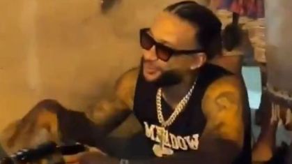 Depay visita comunidade em São Paulo