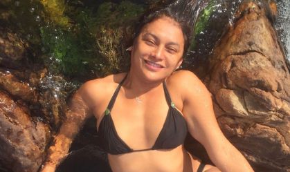 Dira Paes mostra momento relaxante em cachoeira; veja as fotos