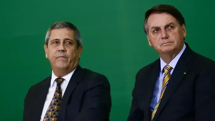 O ministro da Casa Civil, Braga Netto, e o presidente Jair Bolsonaro, durante solenidade alusiva aos 54 anos da Embratur e do lançamento do selo comemorativo no Palácio do Planalto