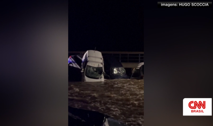 Vídeo: Enchentes na Catalunha, na Espanha, carregam carros pelas ruas; assista