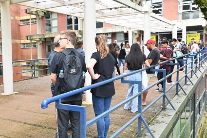 Imagens dos candidatos às provas do Enem 2024 nas dependências da Universidade de Caxias do Sul (UCS), em Caxias do Sul, RS, neste domingo