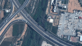 Imagens de satélite mostram rodovia e ponte antes de enchentes em Valência, na Espanha, em 18 de outubro