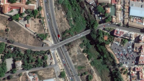 Imagens aéreas mostram ponte e rodovia em Valência, na Espanha, antes de enchentes, em 31 de outubro