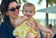 Fernanda Paes Leme encanta web com novas fotos da filha: "Miss Simpatia"