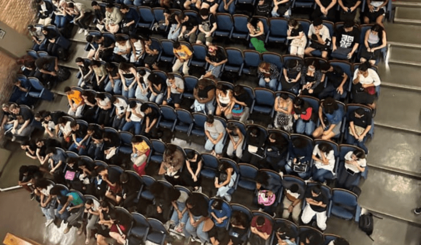 Festa dos aprovados do cursinho pré-vestibular da Faculdade de Medicina da USP • Med Ensina