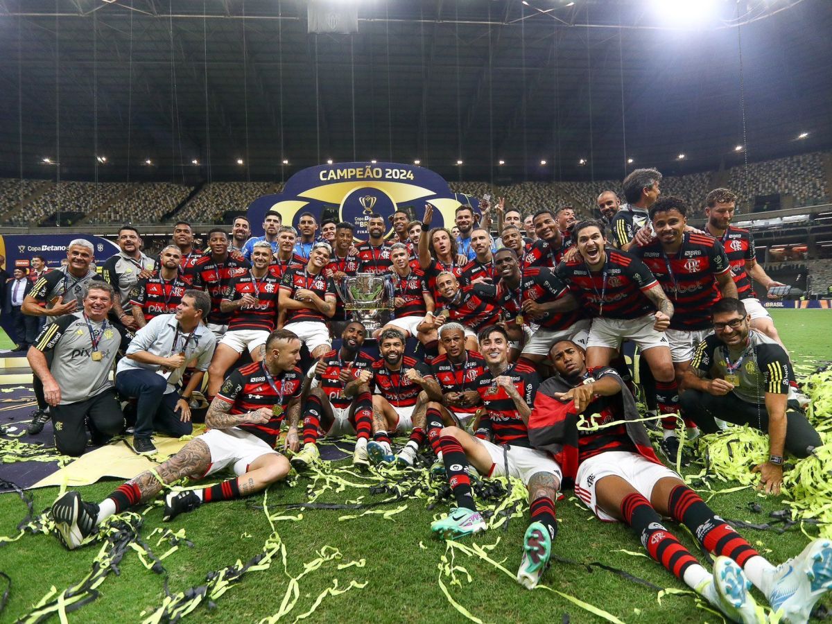Flamengo garante lugar na Supercopa do Brasil de 2025 e aguarda advers&aacute;rio  | CNN Brasil
